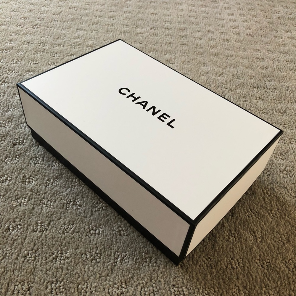 💯 🎁 Authentic CHANEL Gift Box Set - Picture 6 of 6
